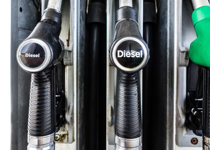  Los precios de los carburantes vuelven a caer con fuerza en España